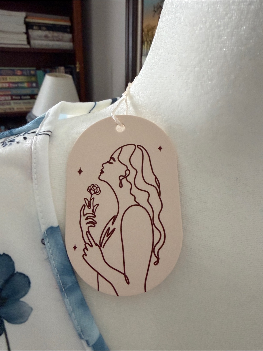 Floral Scoop Neck Women’s Top in White and Blue Size L - Picture 6 of 7
